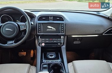 Позашляховик / Кросовер Jaguar F-Pace 2017 в Дубні