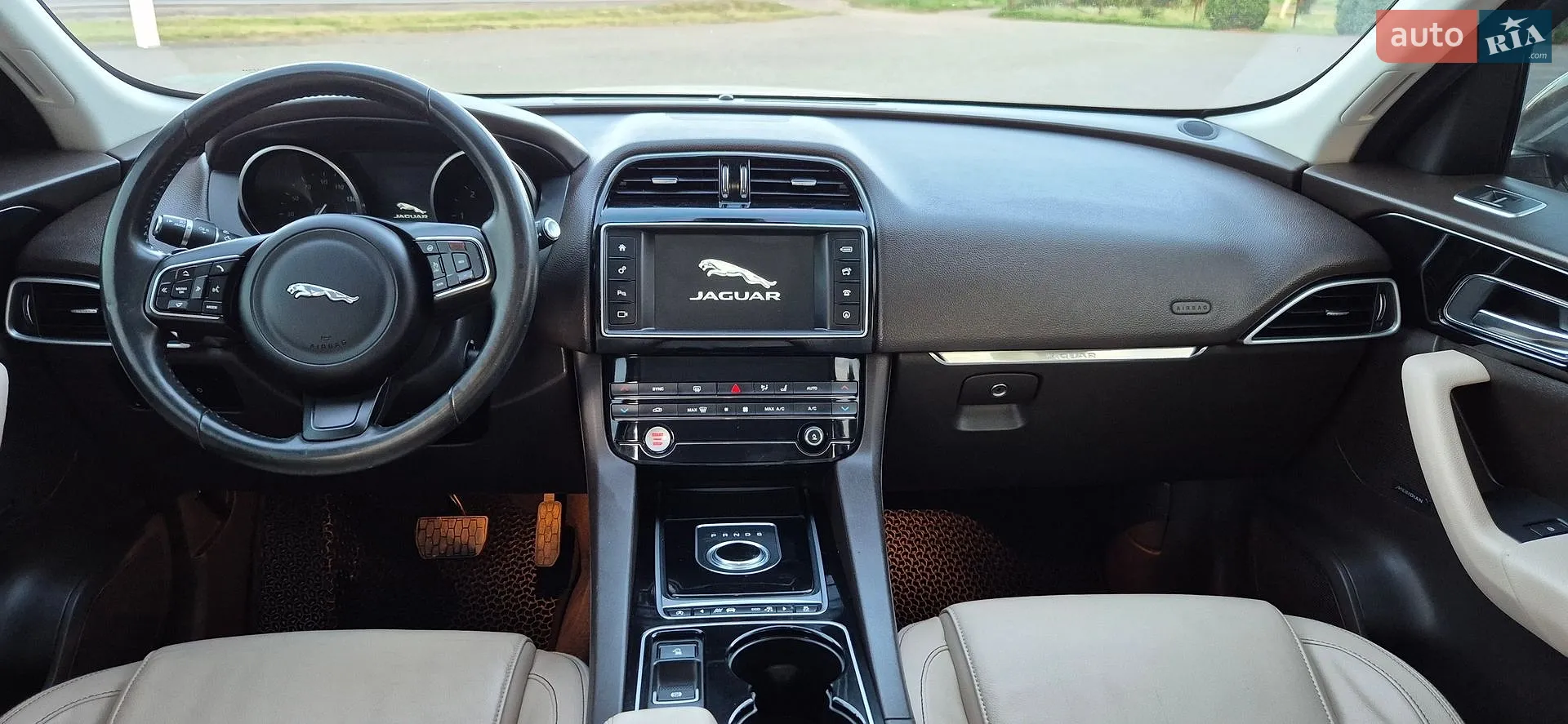 2017 Jaguar F-Pace - мініатюра 20