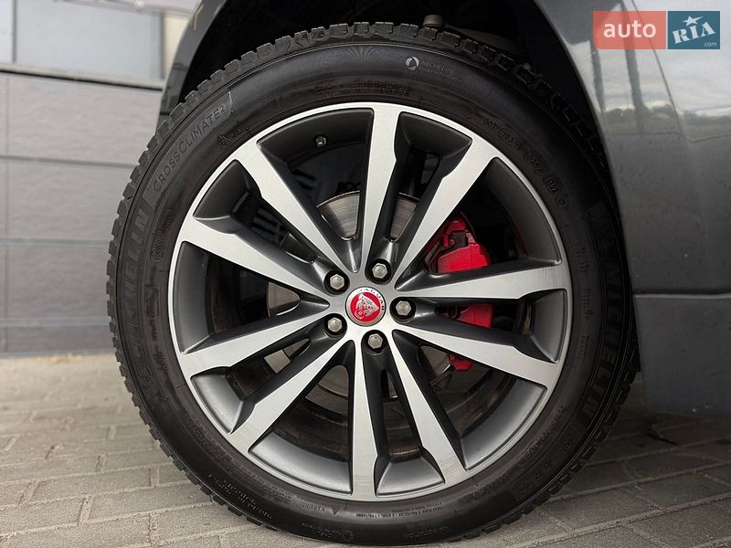 Позашляховик / Кросовер Jaguar F-Pace 2016 в Києві