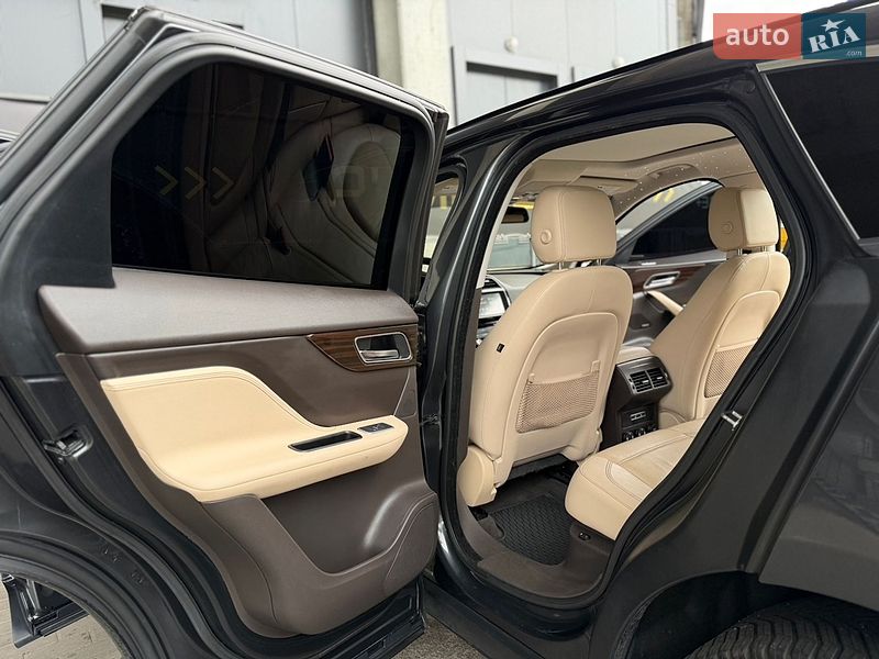 Позашляховик / Кросовер Jaguar F-Pace 2016 в Києві