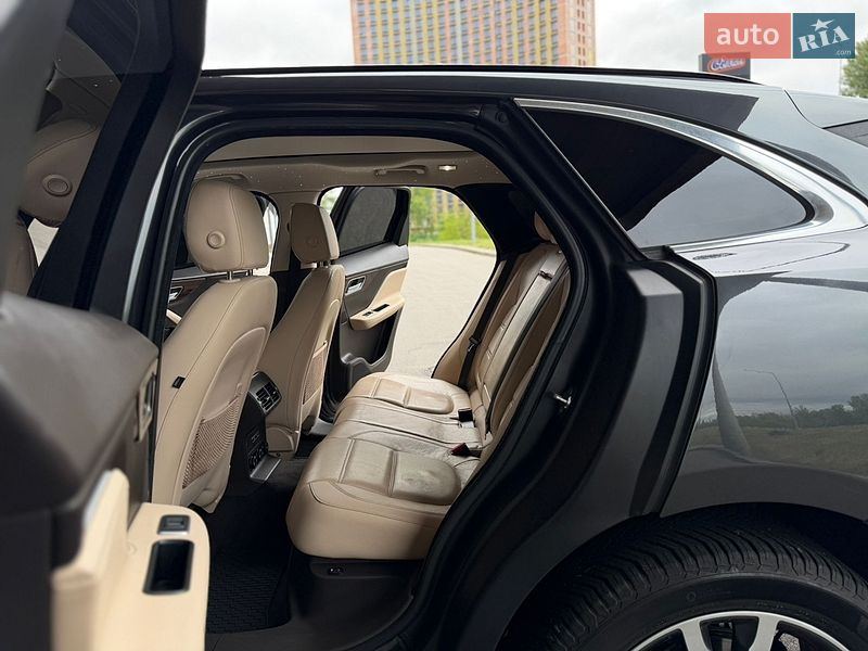 Позашляховик / Кросовер Jaguar F-Pace 2016 в Києві