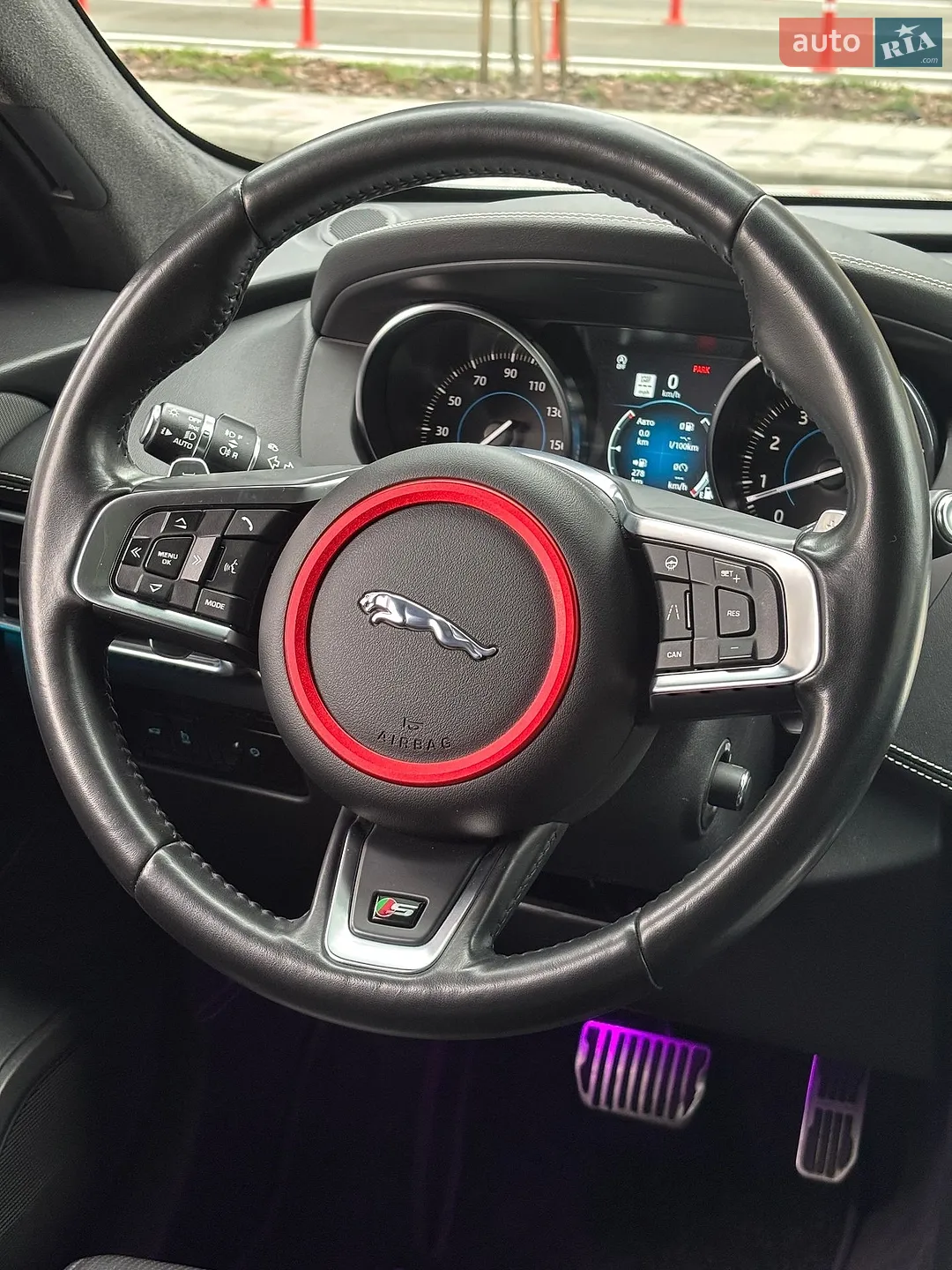 2019 Jaguar F-Pace - мініатюра 12