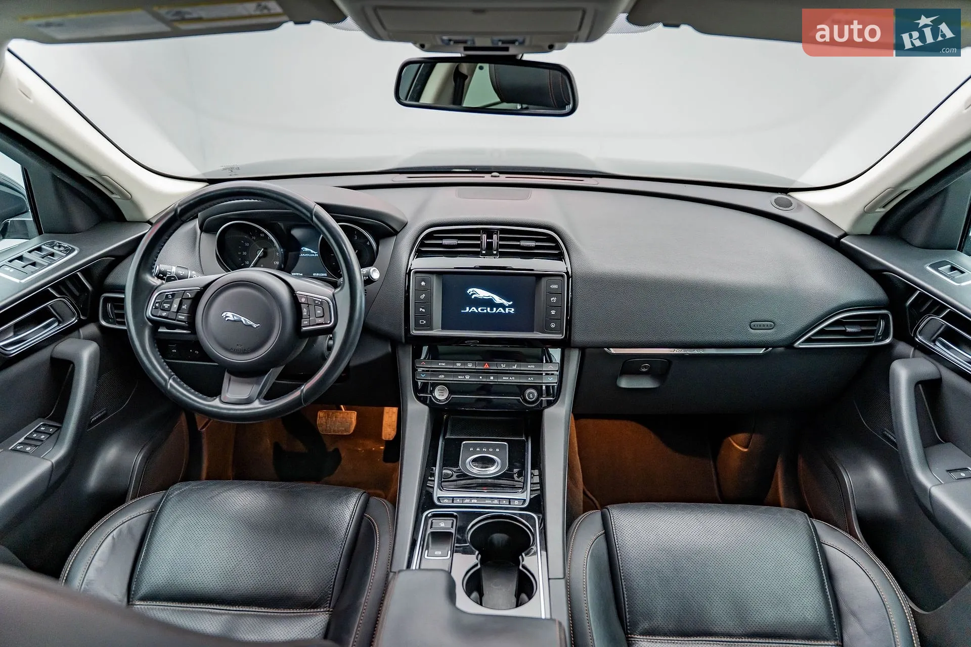 2017 Jaguar F-Pace - мініатюра 14