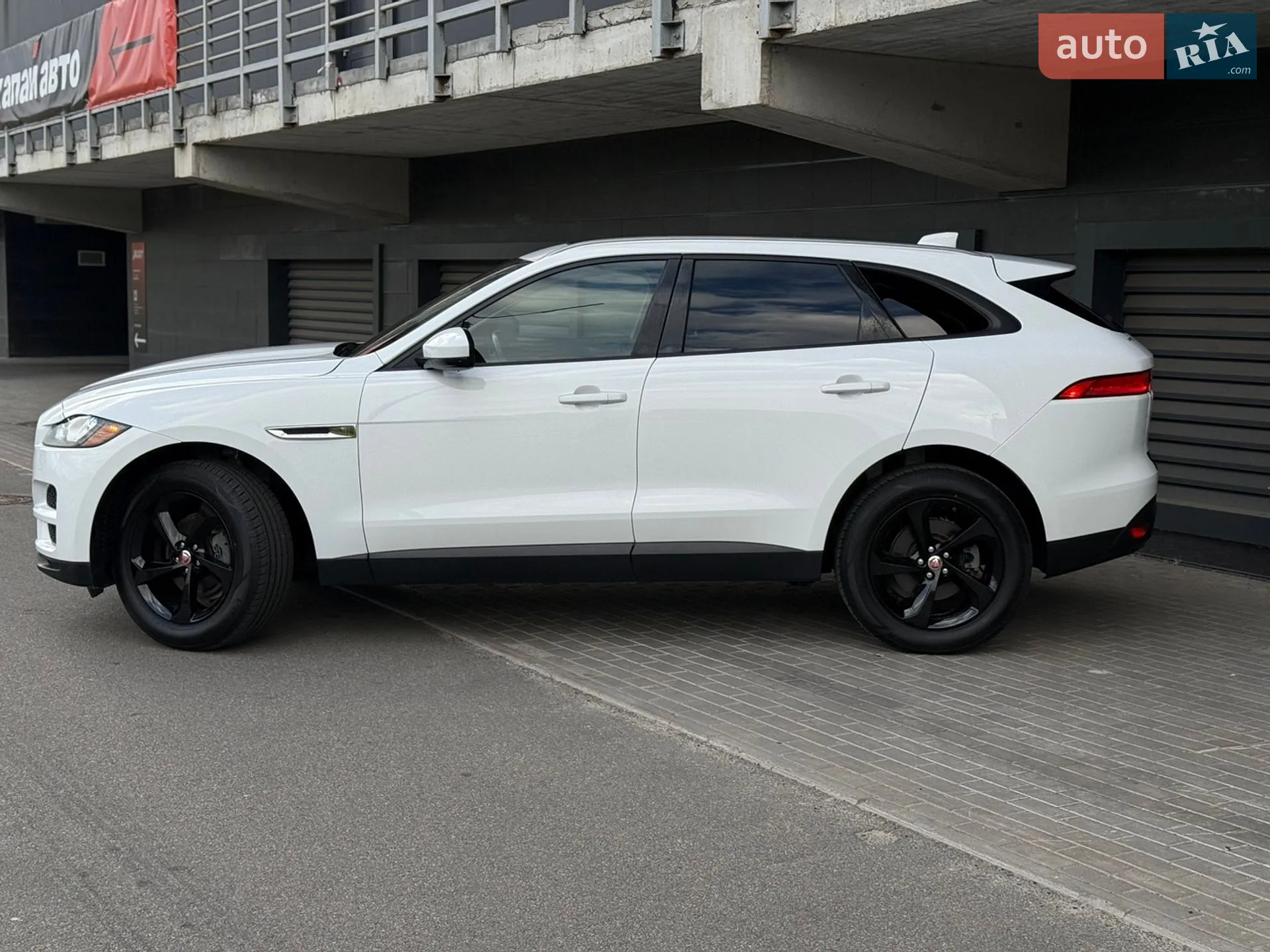 2017 Jaguar F-Pace - мініатюра 3