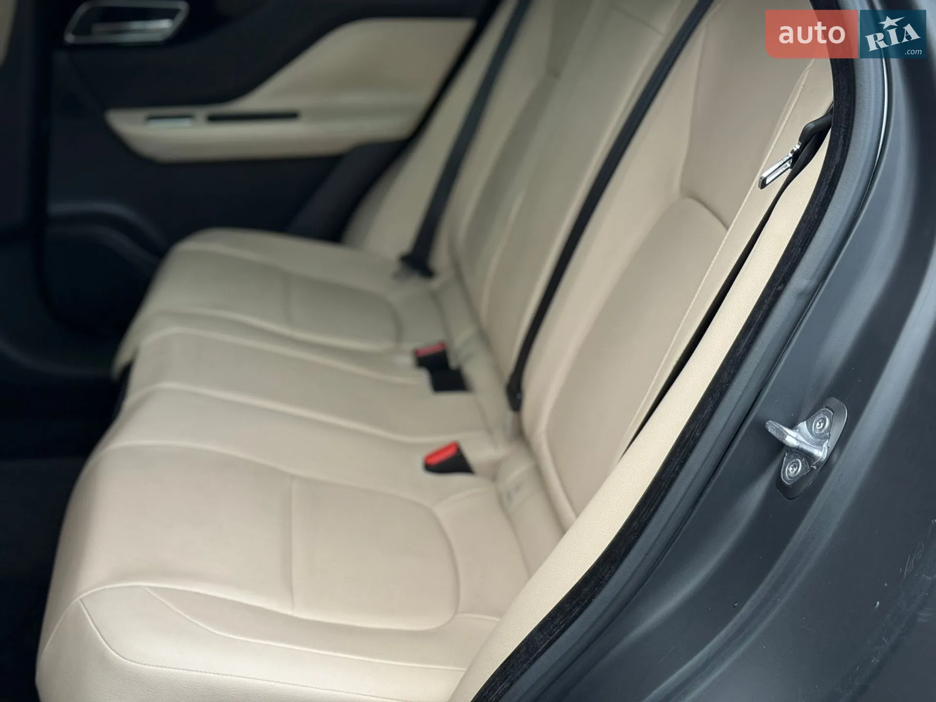 2017 Jaguar F-Pace - мініатюра 33