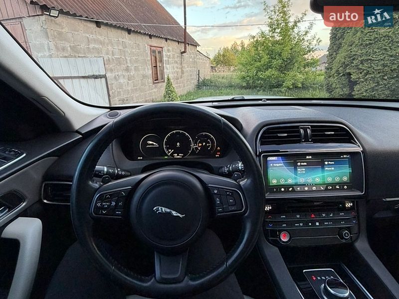 Внедорожник / Кроссовер Jaguar F-Pace 2017 в Луцке