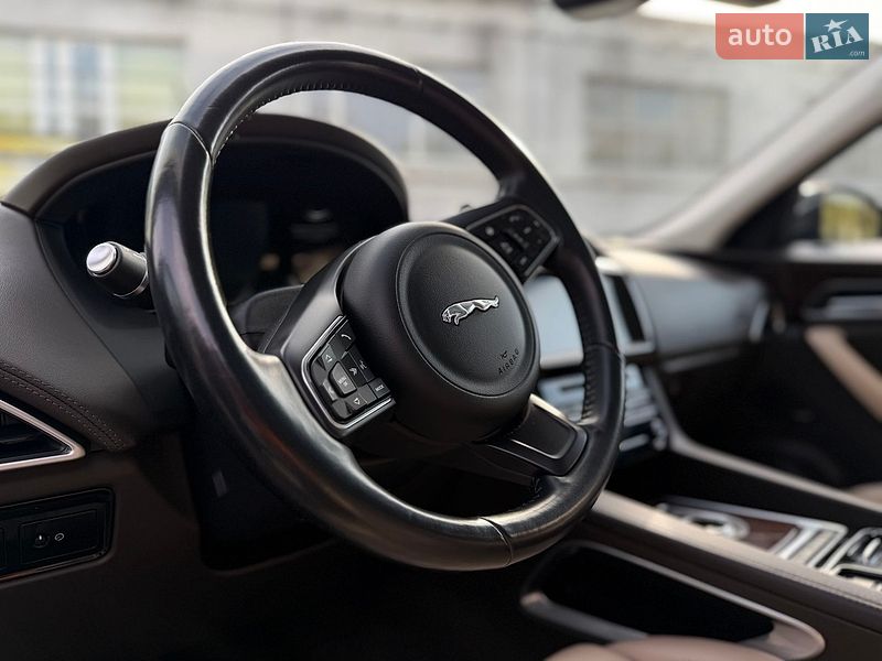 Внедорожник / Кроссовер Jaguar F-Pace 2017 в Сарнах