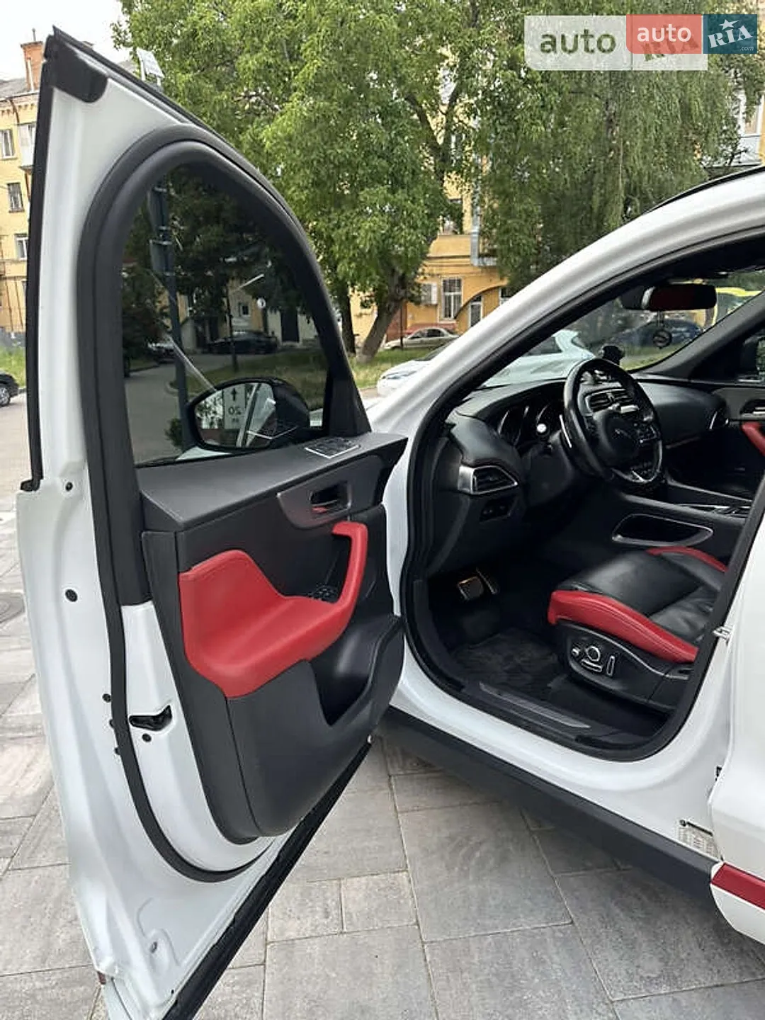 2018 Jaguar F-Pace - мініатюра 10