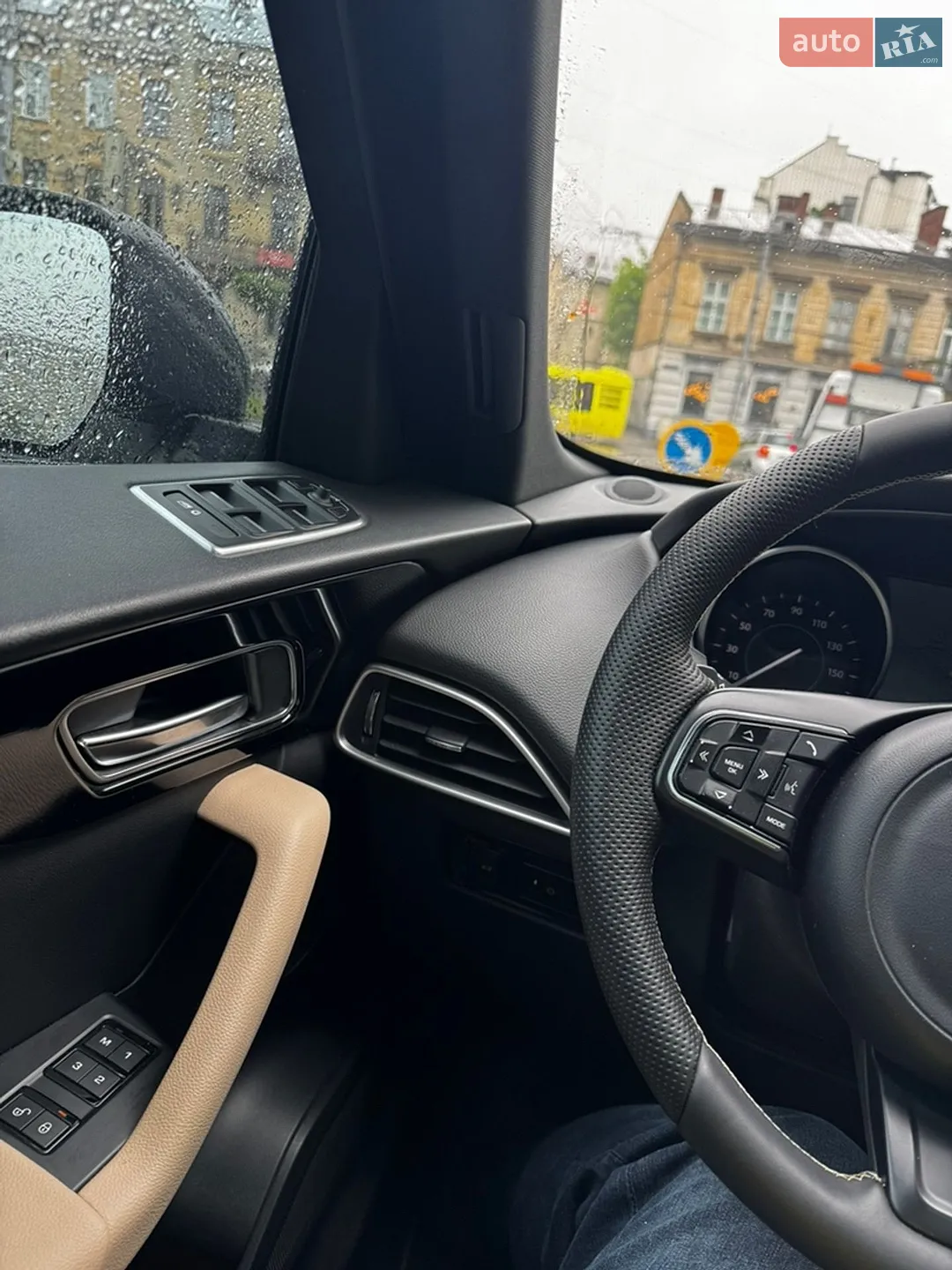 2017 Jaguar F-Pace - мініатюра 13