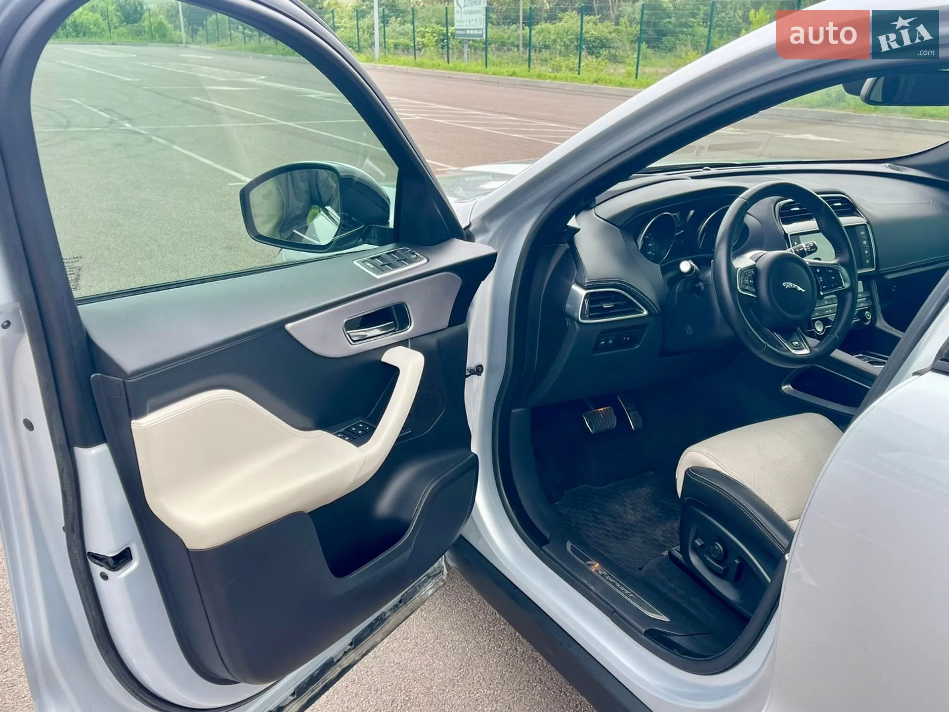 2017 Jaguar F-Pace - мініатюра 19