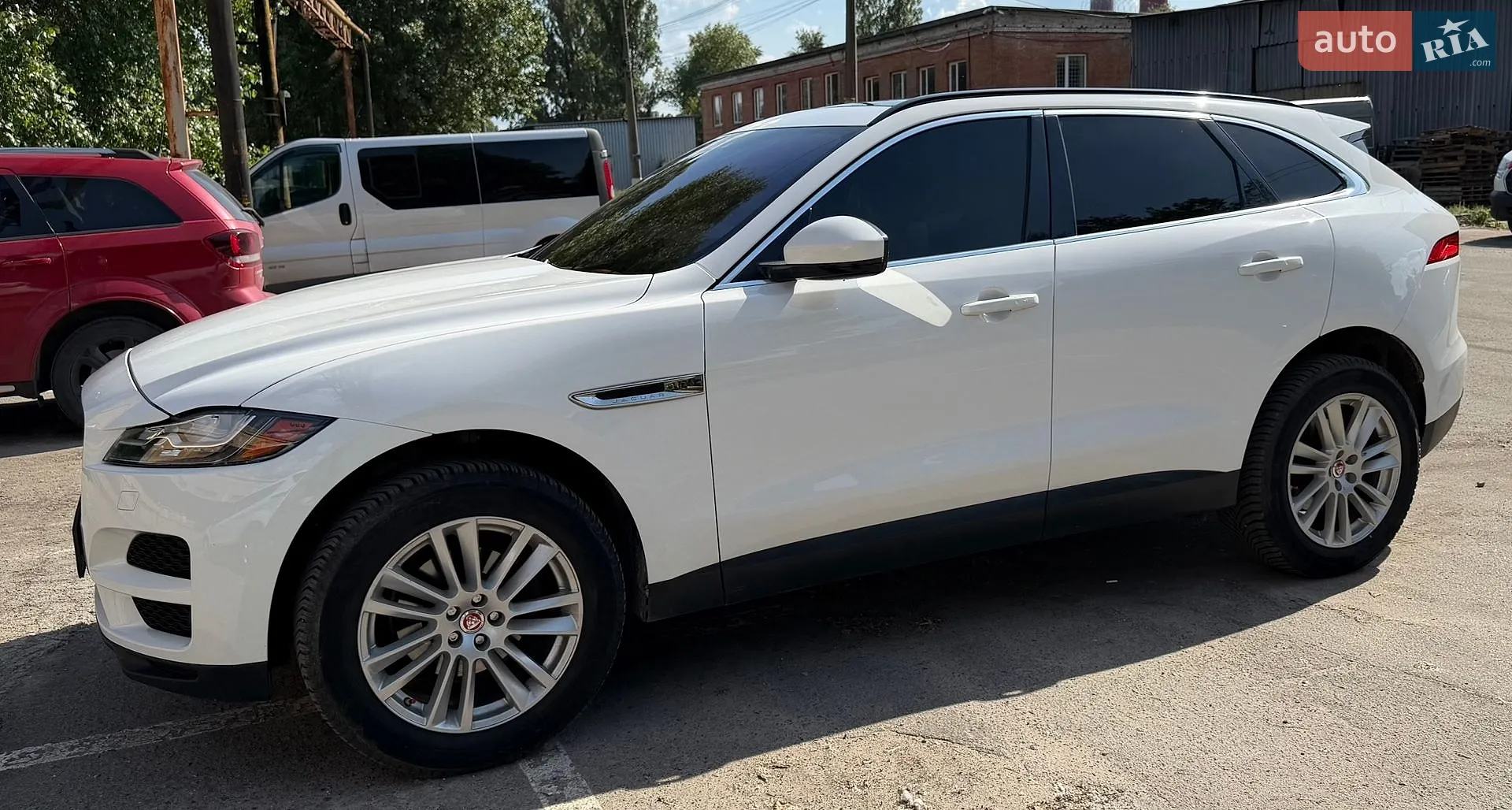2016 Jaguar F-Pace - мініатюра 2