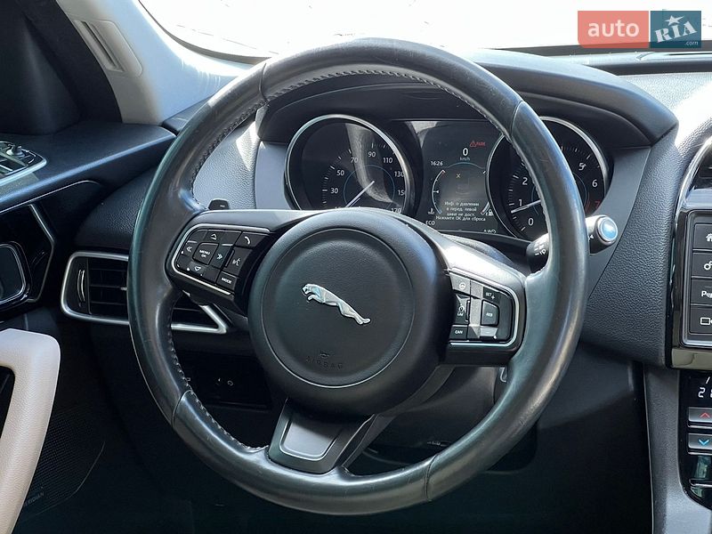 Внедорожник / Кроссовер Jaguar F-Pace 2016 в Киеве