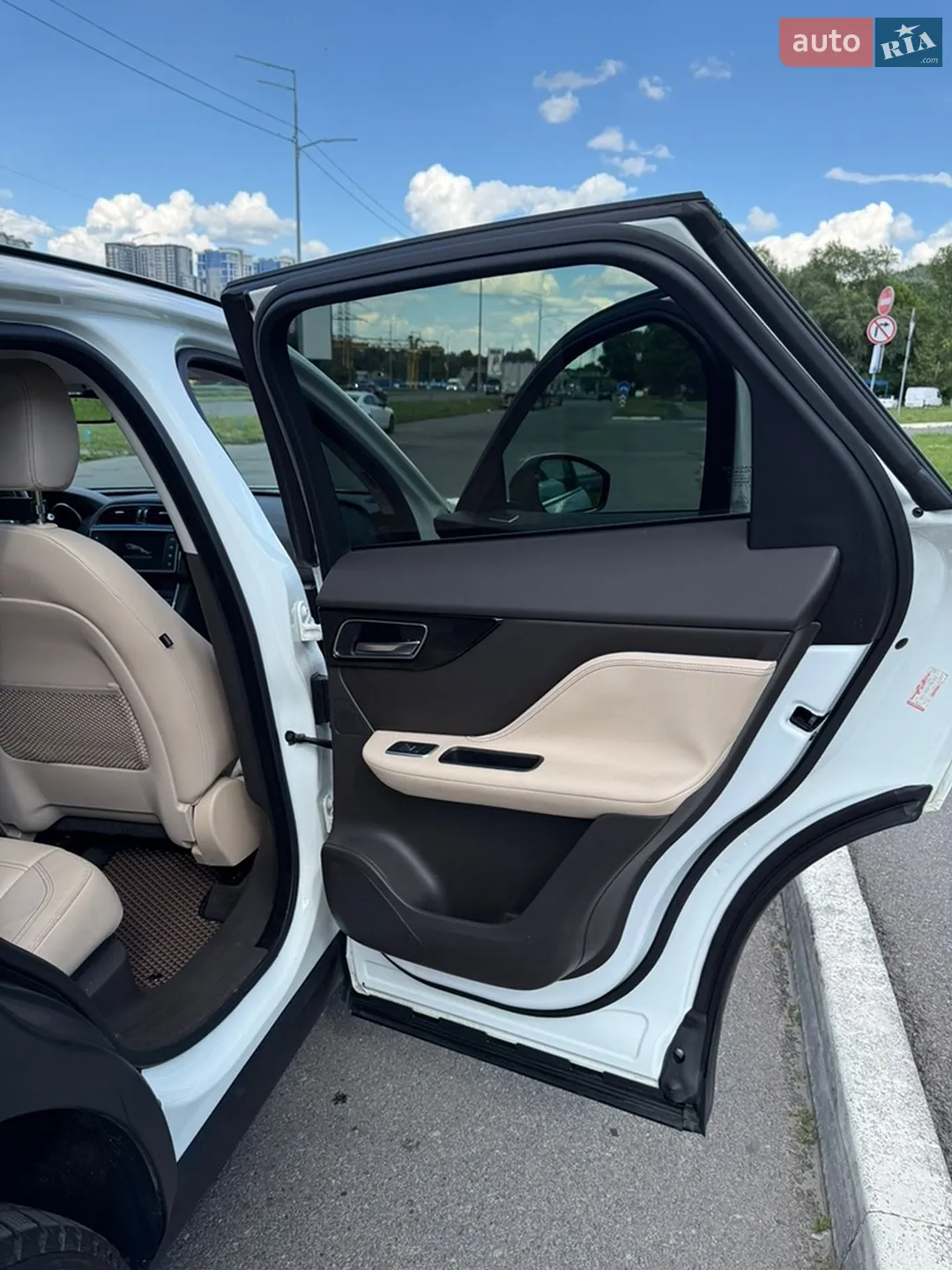 2018 Jaguar F-Pace - мініатюра 22