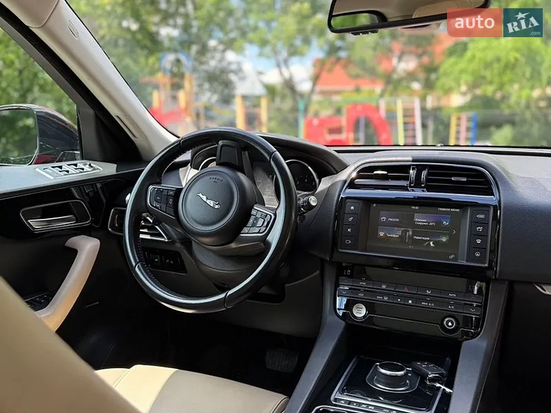 Jaguar F-Pace 2016 VIN SADCJ2BV8HA063517 фото оголошення 13 з 60