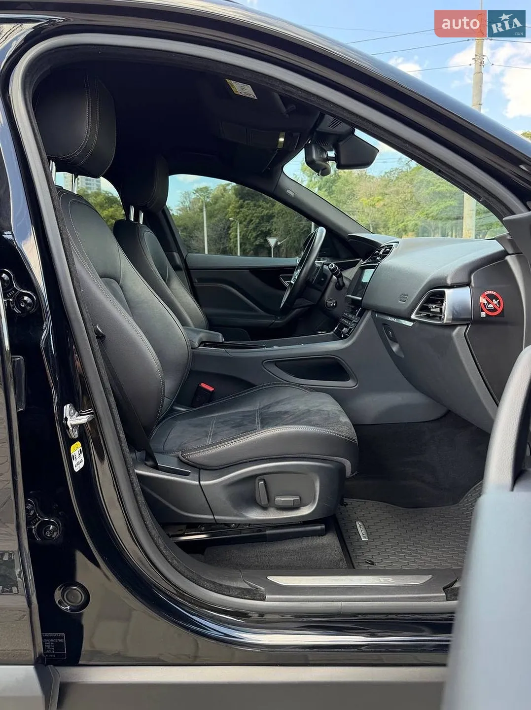 2018 Jaguar F-Pace - мініатюра 25