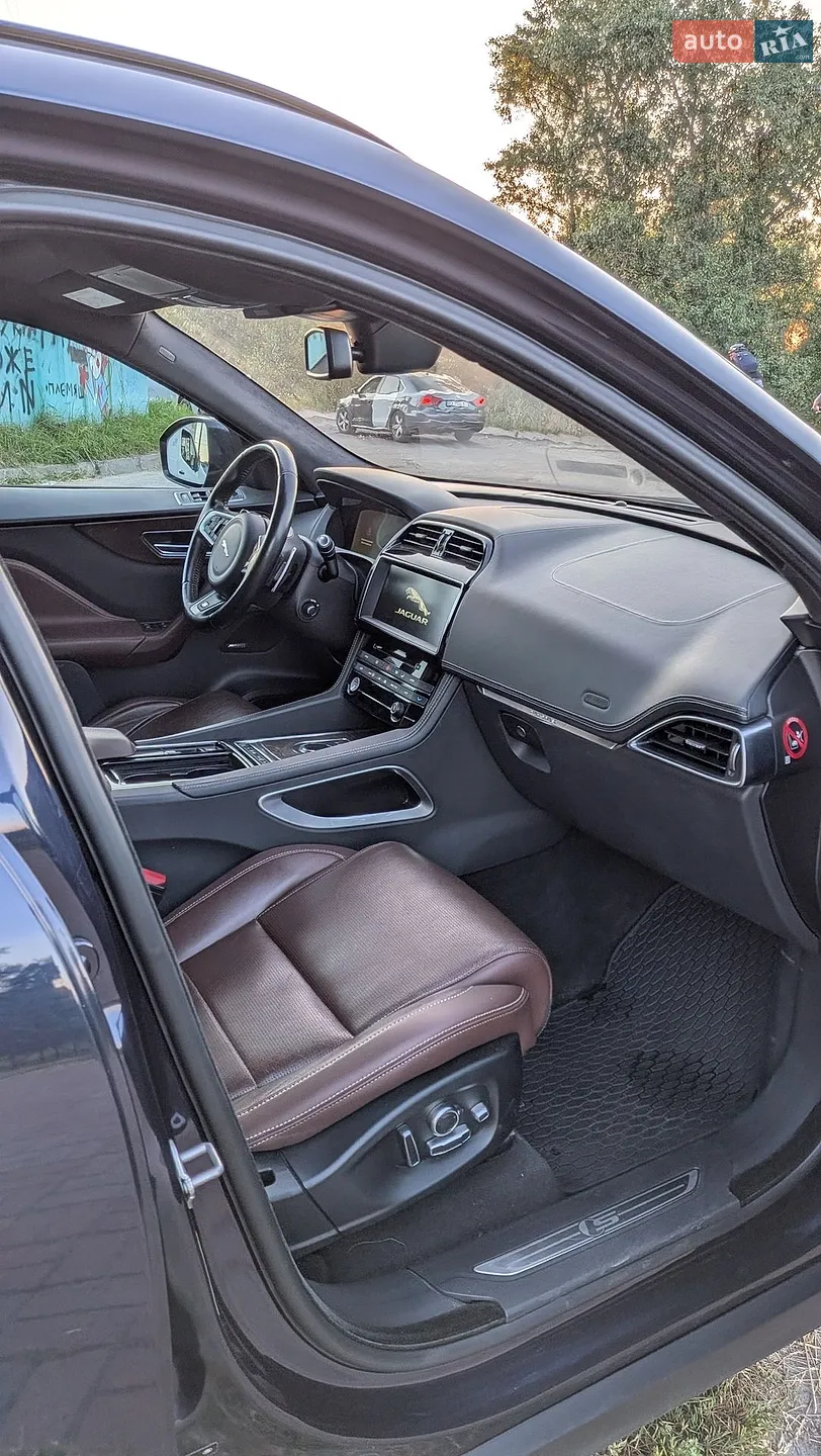 2018 Jaguar F-Pace - мініатюра 18