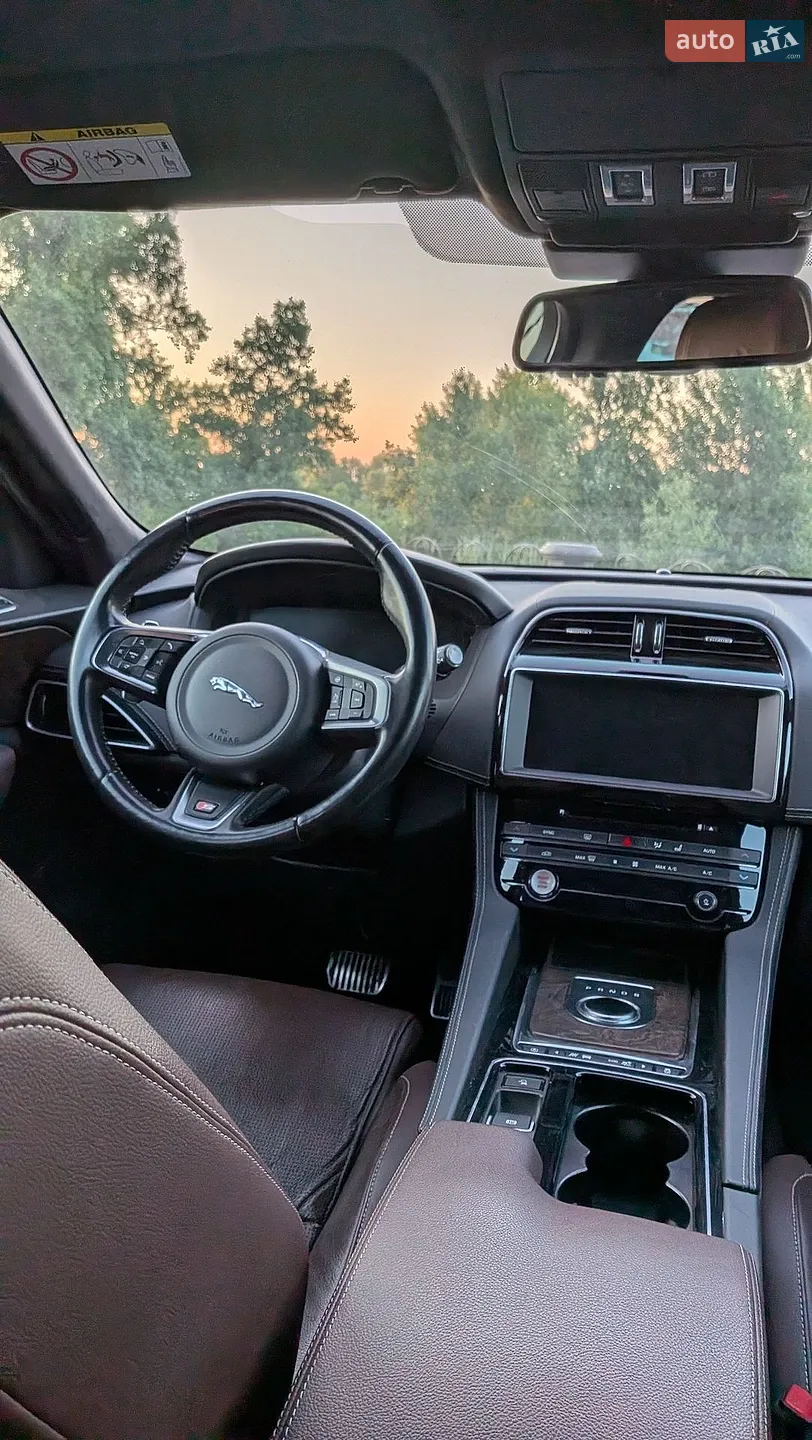 2018 Jaguar F-Pace - мініатюра 36