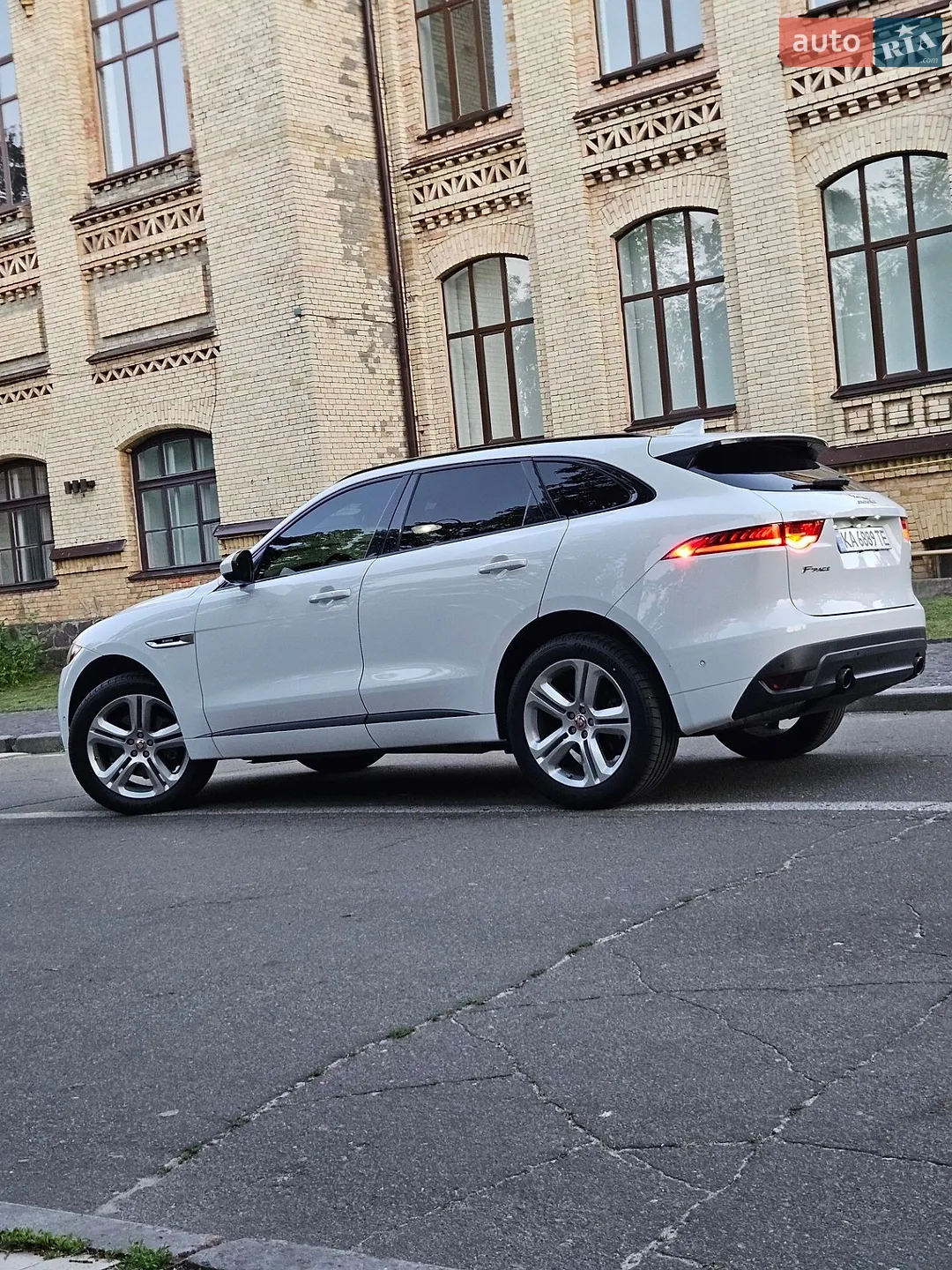 2017 Jaguar F-Pace - мініатюра 16