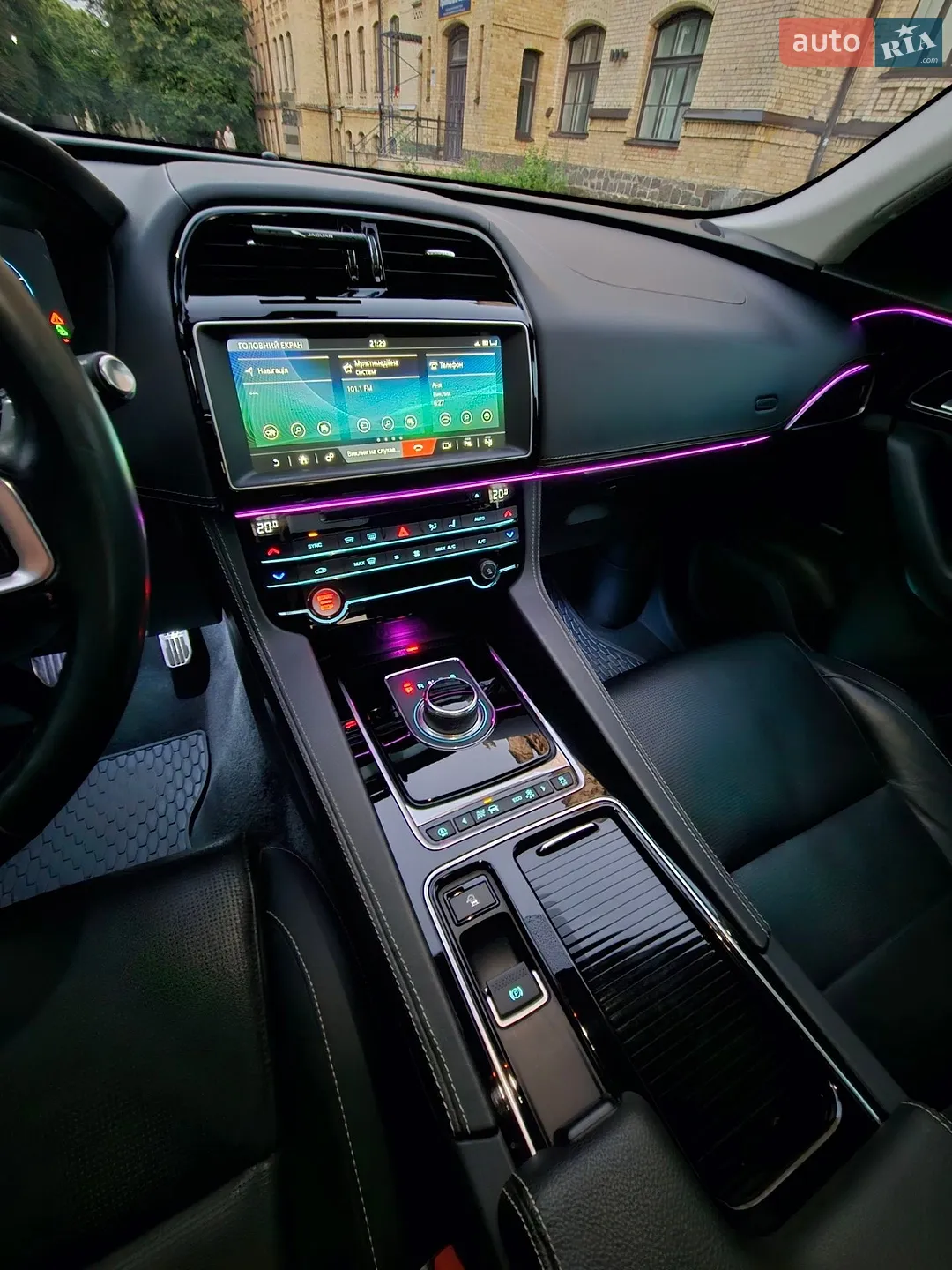 2017 Jaguar F-Pace - мініатюра 26