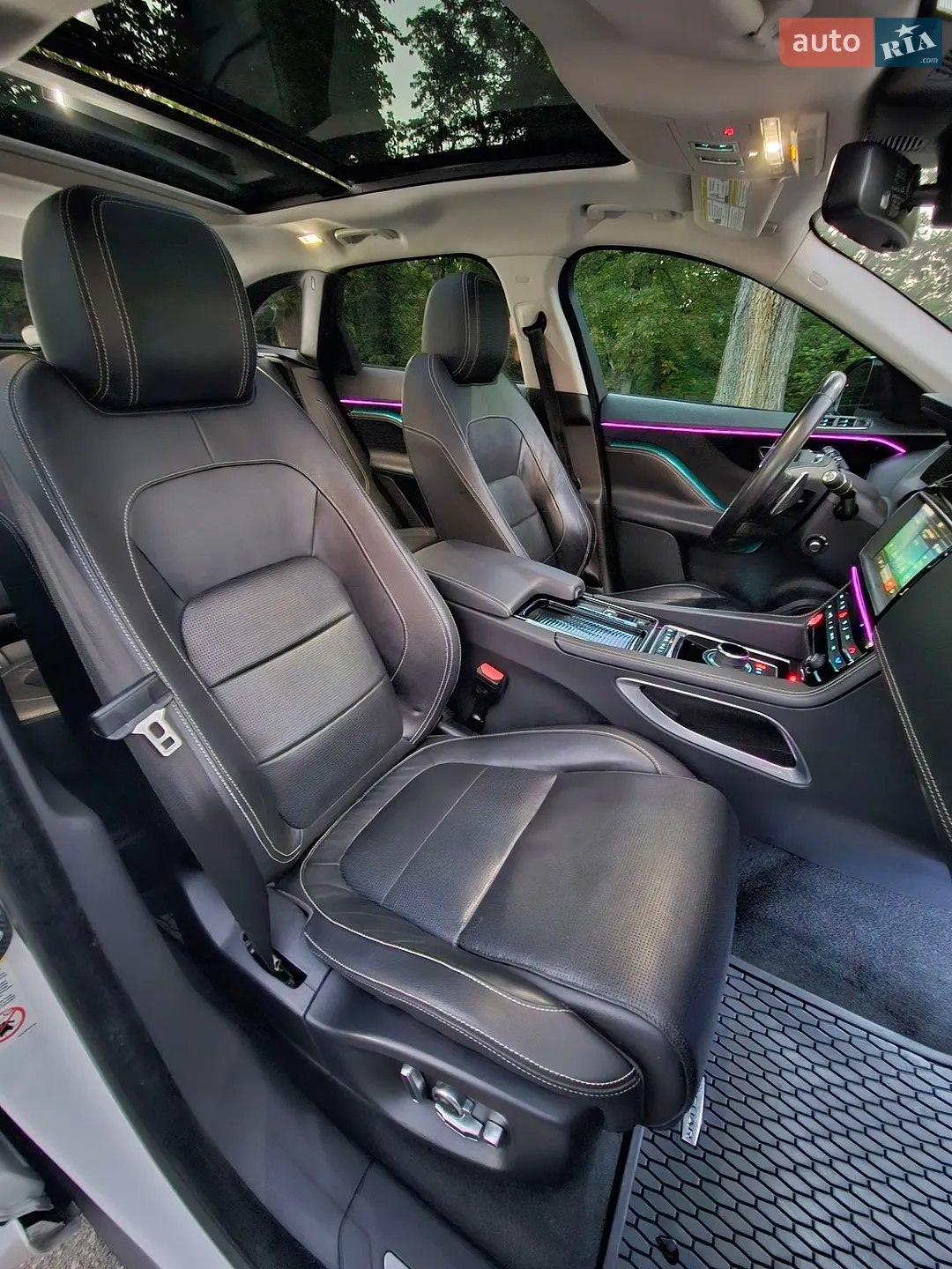 2017 Jaguar F-Pace - мініатюра 32