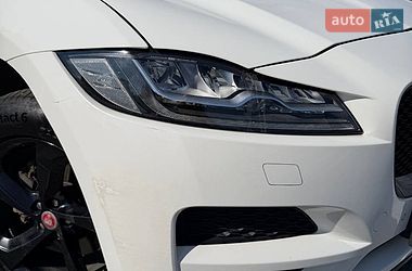 Внедорожник / Кроссовер Jaguar F-Pace 2017 в Ужгороде