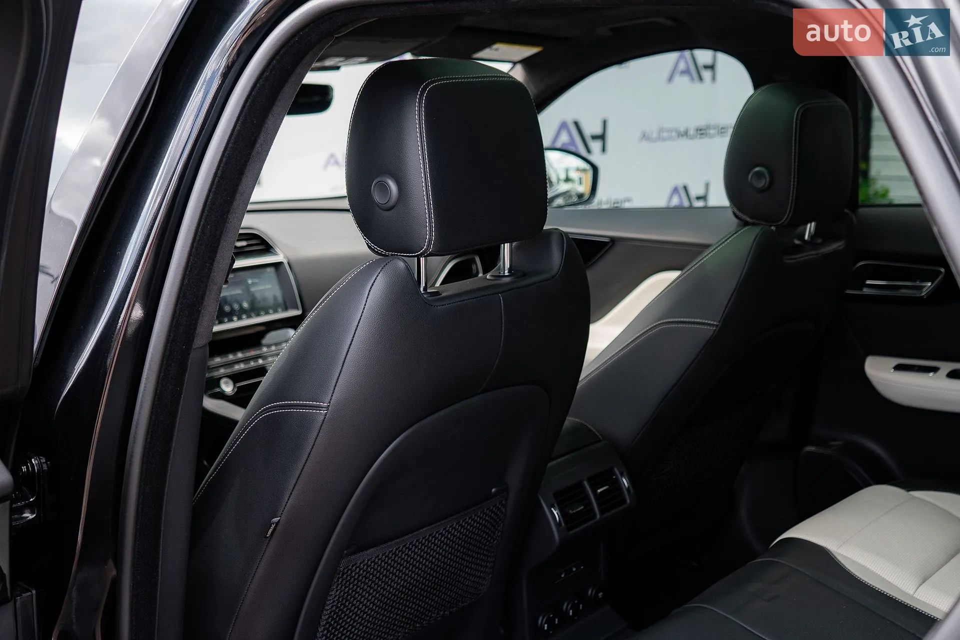 2019 Jaguar F-Pace - мініатюра 30