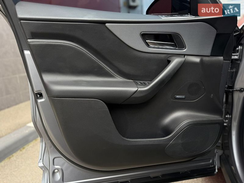Позашляховик / Кросовер Jaguar F-Pace 2019 в Києві