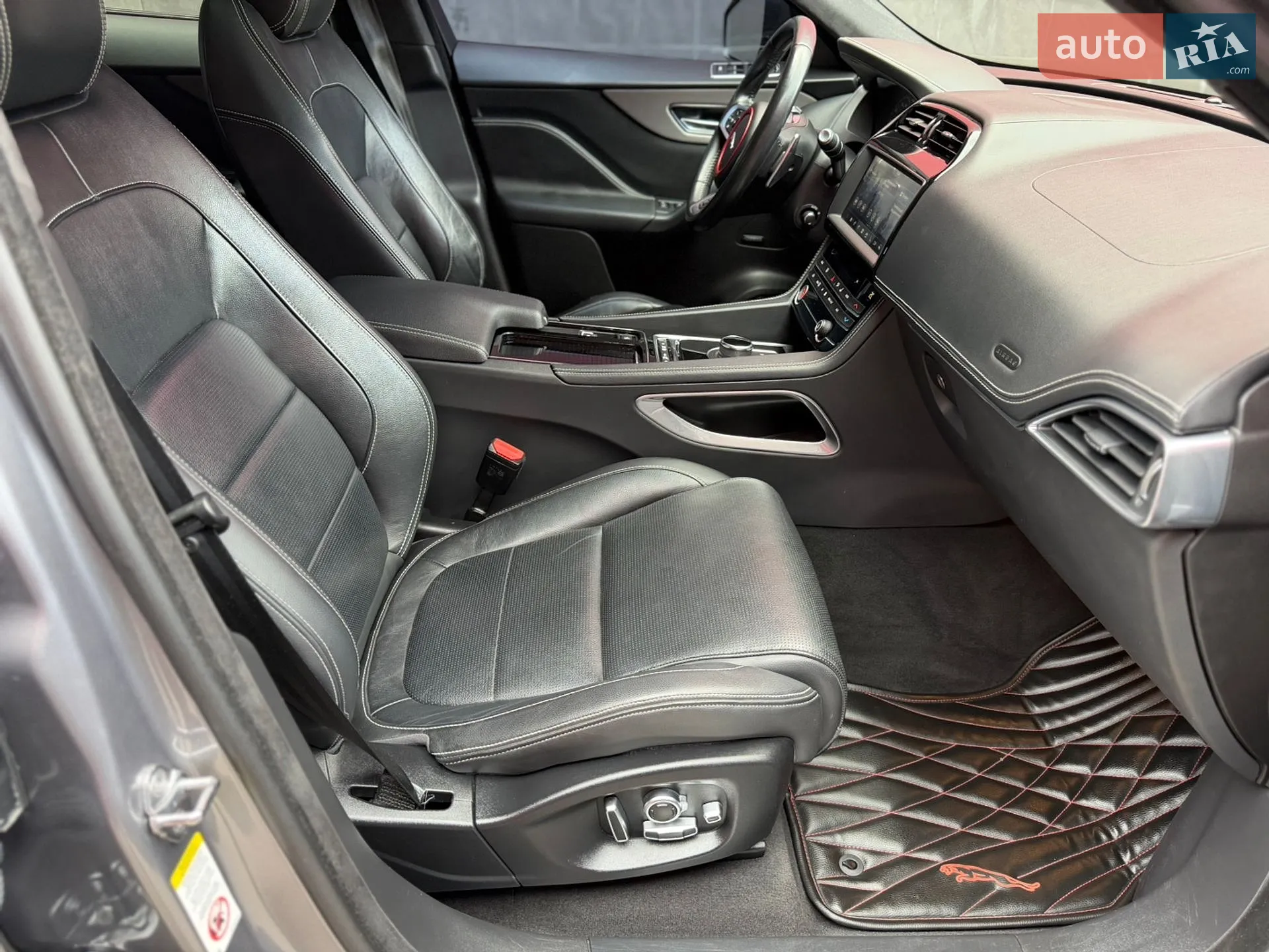 2019 Jaguar F-Pace - мініатюра 31