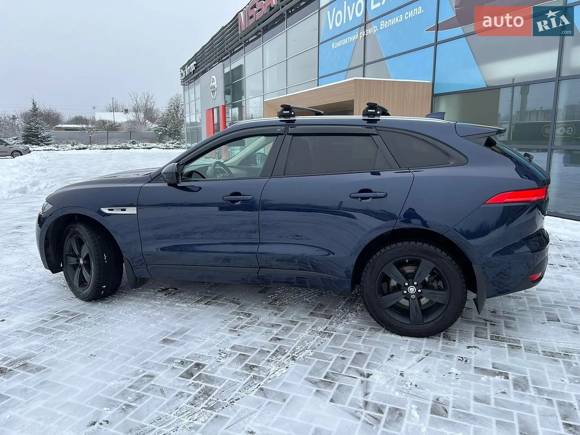 2017 Jaguar F-Pace - мініатюра 3