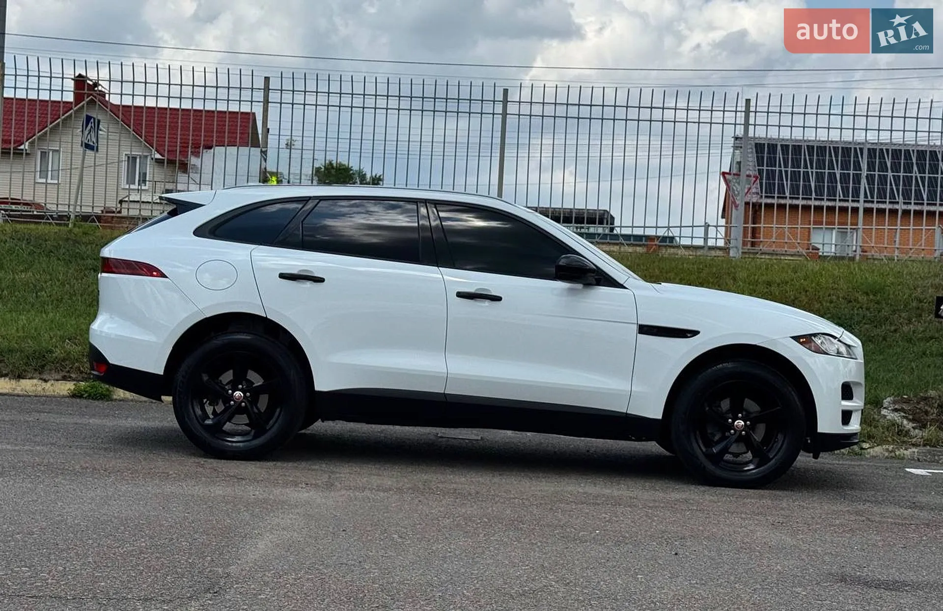 2017 Jaguar F-Pace - мініатюра 12
