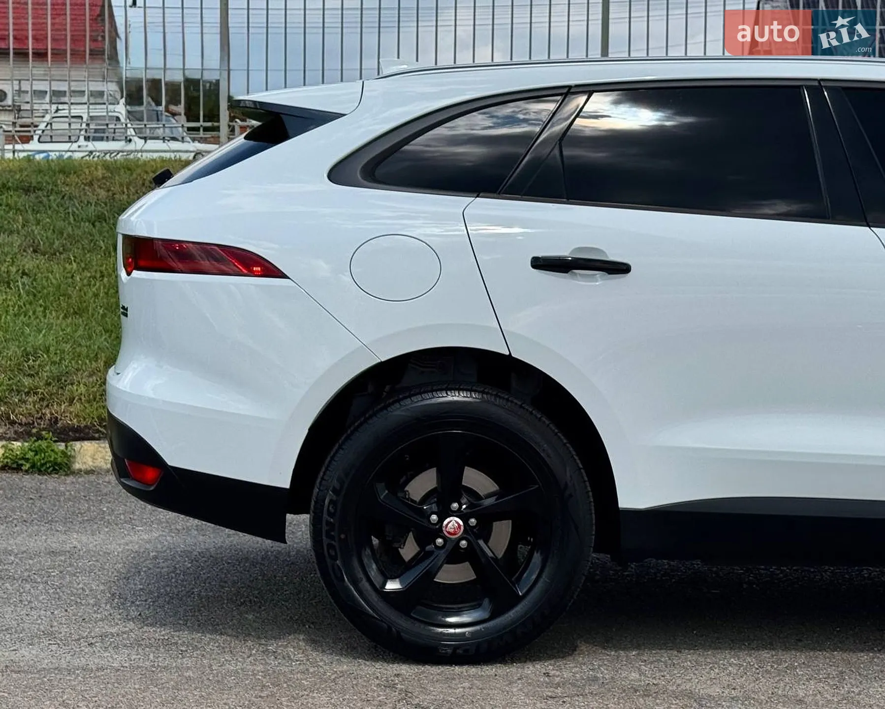2017 Jaguar F-Pace - мініатюра 13