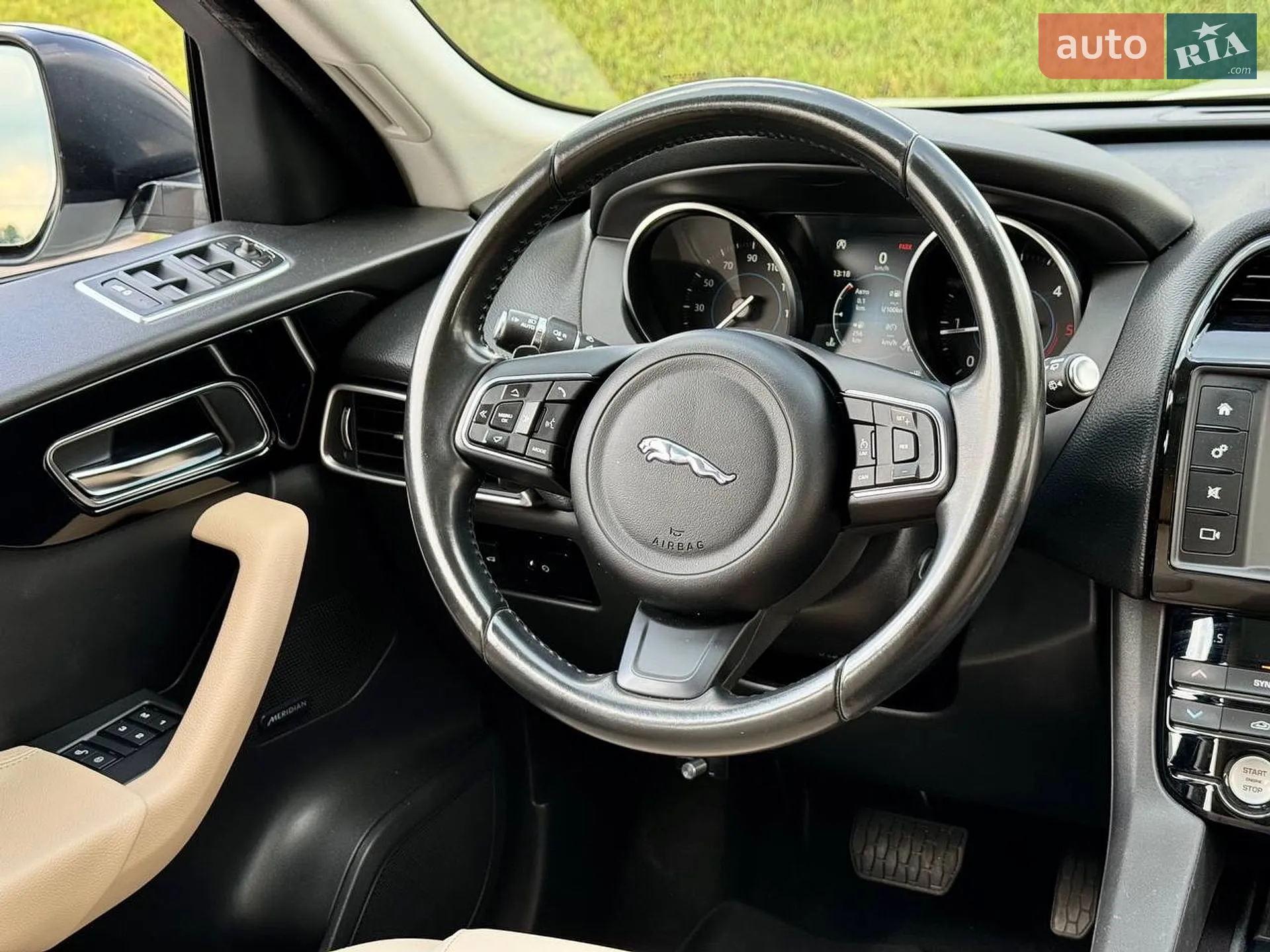 2017 Jaguar F-Pace - мініатюра 31
