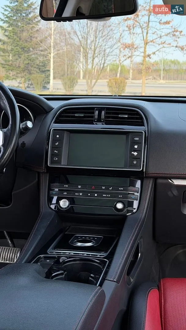 2016 Jaguar F-Pace - мініатюра 61