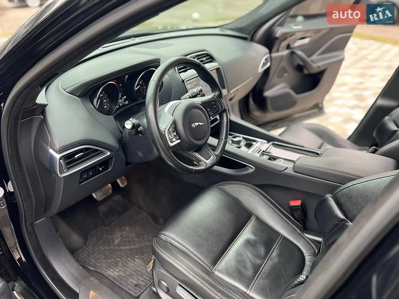 2019 Jaguar F-Pace - мініатюра 21