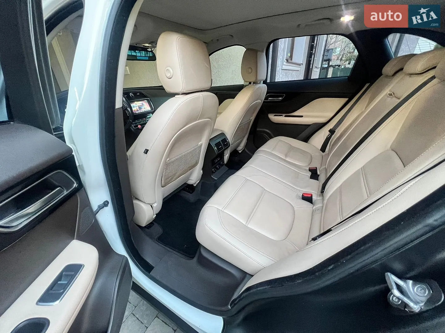 2016 Jaguar F-Pace - мініатюра 5