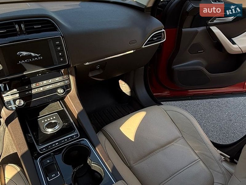 Внедорожник / Кроссовер Jaguar F-Pace 2016 в Харькове