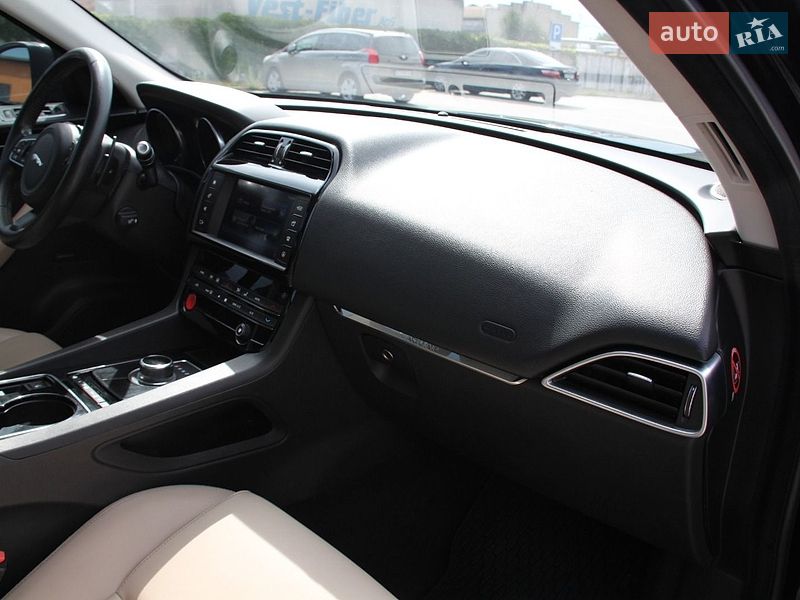 Внедорожник / Кроссовер Jaguar F-Pace 2016 в Нововолынске