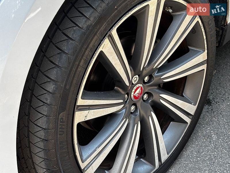 Внедорожник / Кроссовер Jaguar F-Pace 2016 в Белогородке