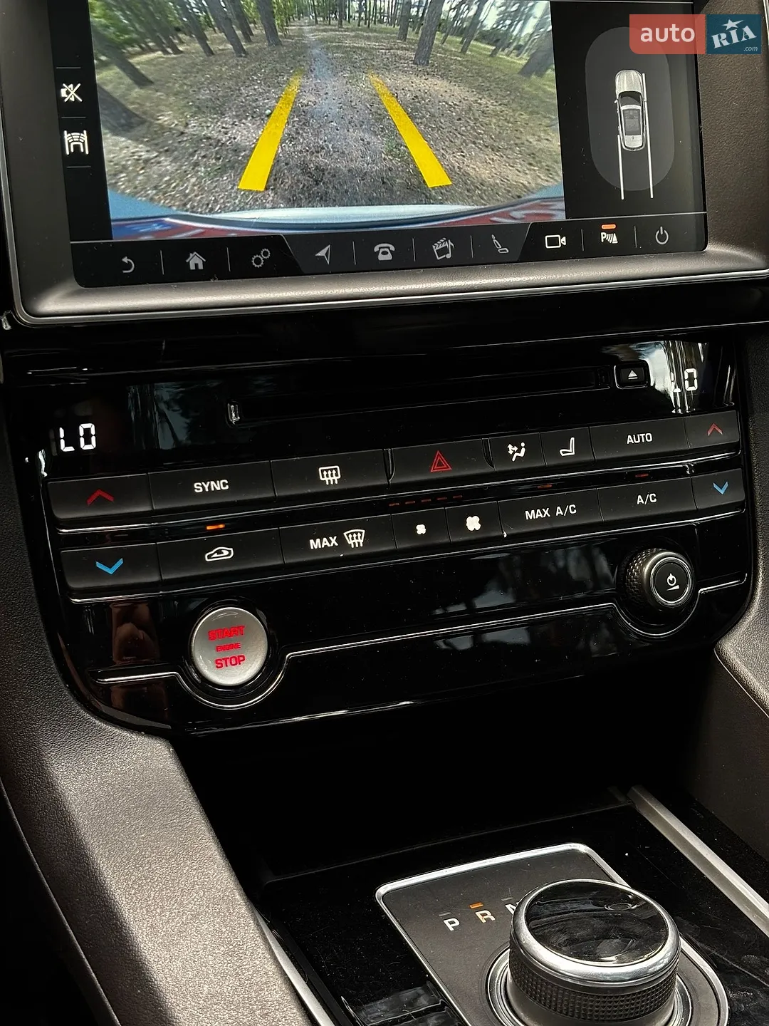 2016 Jaguar F-Pace - мініатюра 38