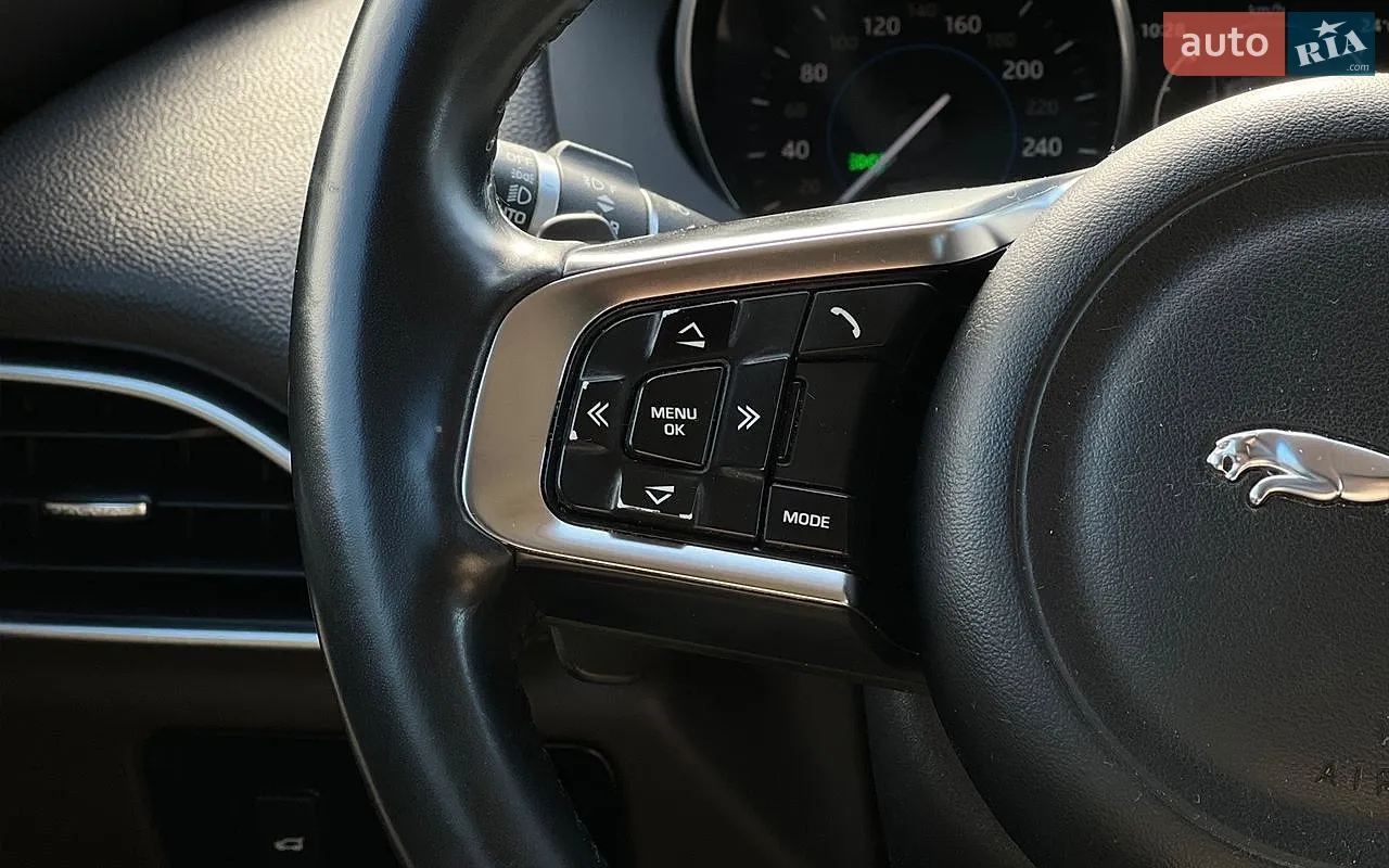 2017 Jaguar F-Pace - мініатюра 11