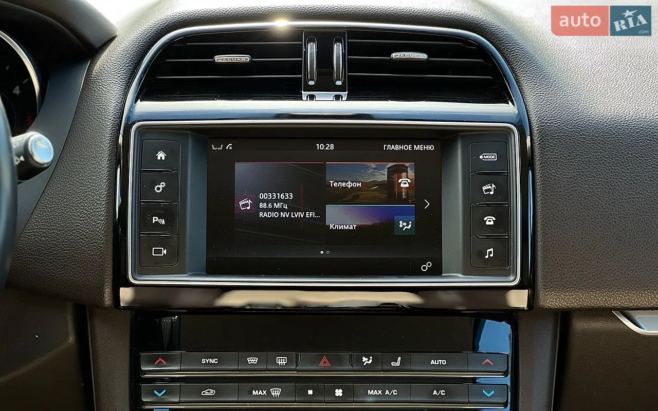 2017 Jaguar F-Pace - мініатюра 15
