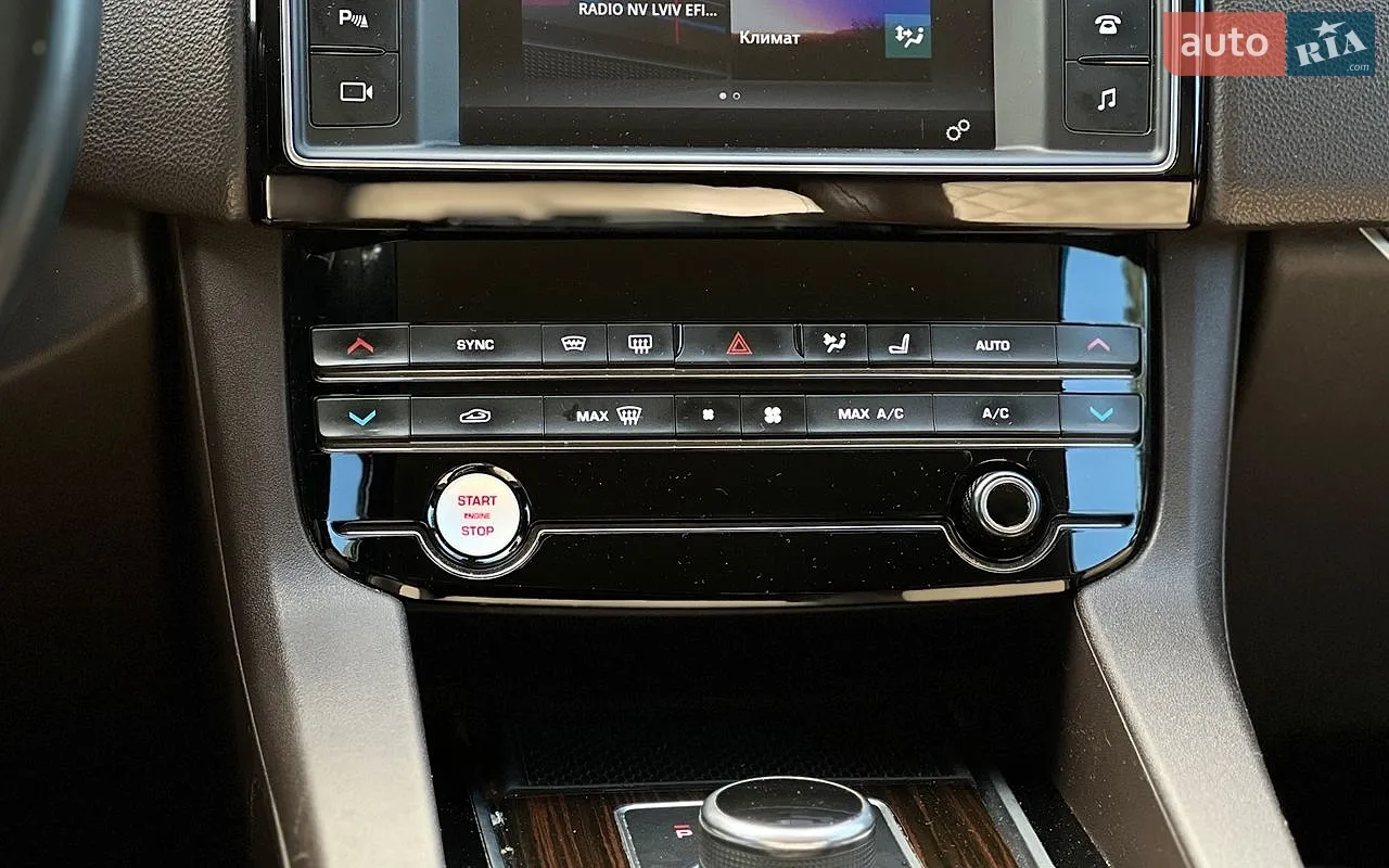 2017 Jaguar F-Pace - мініатюра 16