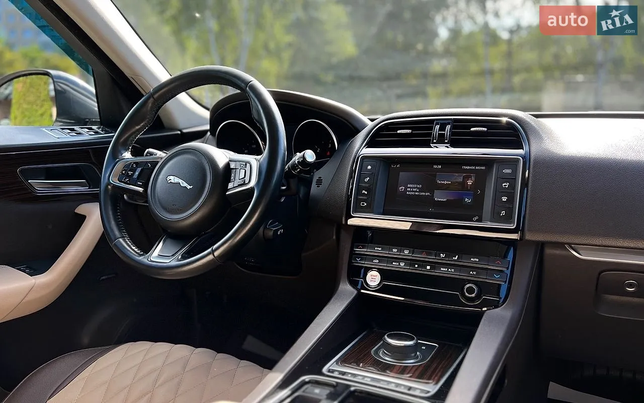 2017 Jaguar F-Pace - мініатюра 20