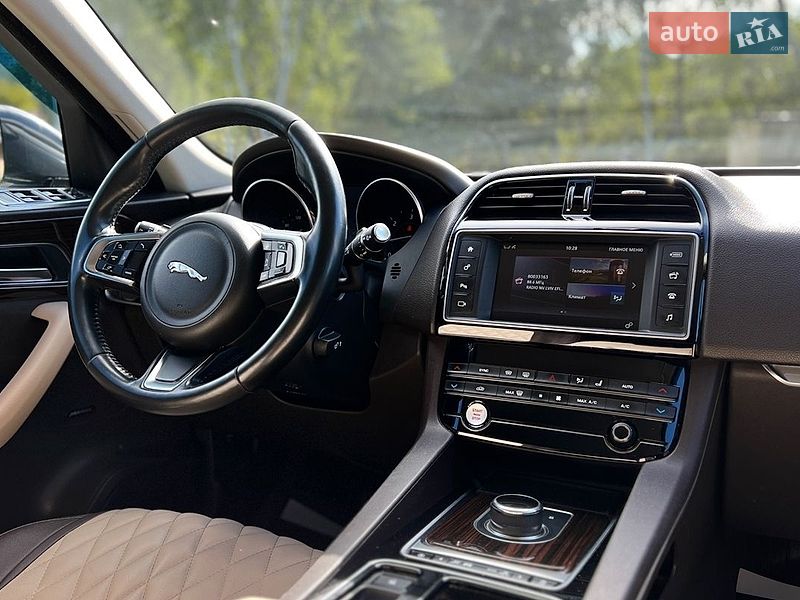 Внедорожник / Кроссовер Jaguar F-Pace 2017 в Львове фото 20 Внедорожник / Кроссовер Jaguar F-Pace 2017 в Львове