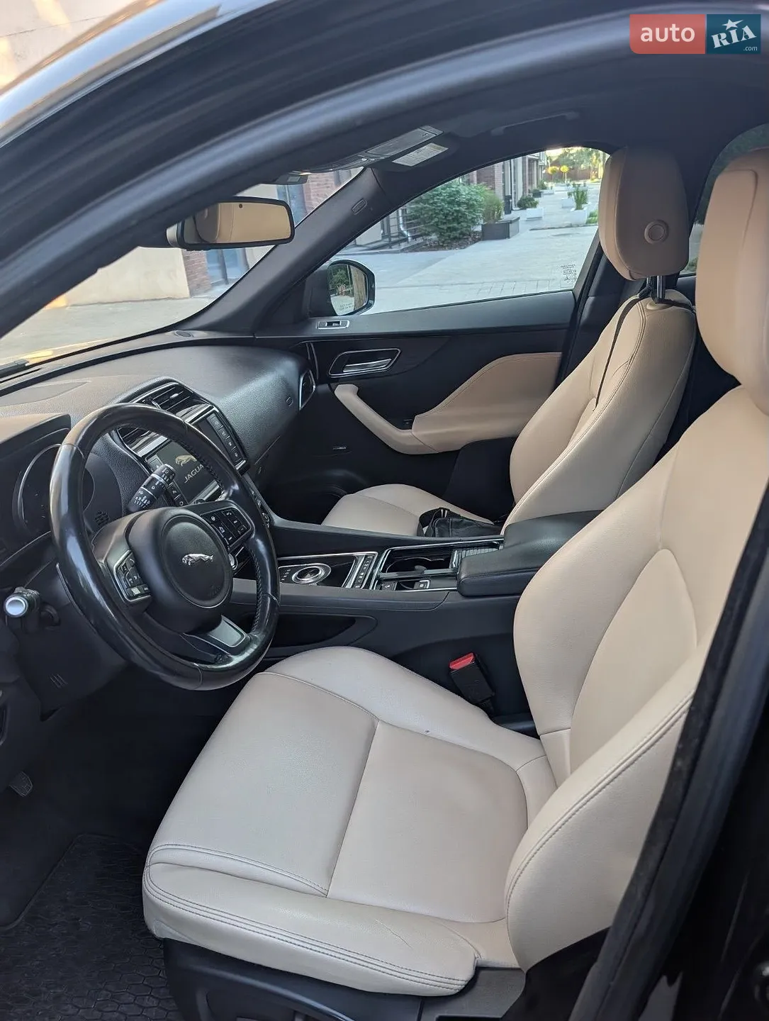 2017 Jaguar F-Pace - мініатюра 16