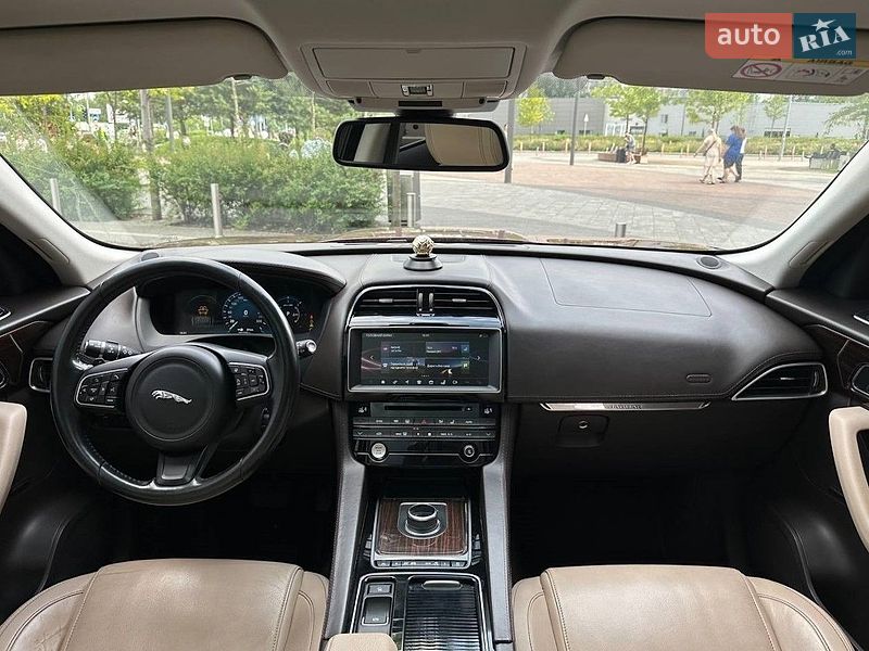 Внедорожник / Кроссовер Jaguar F-Pace 2016 в Киеве