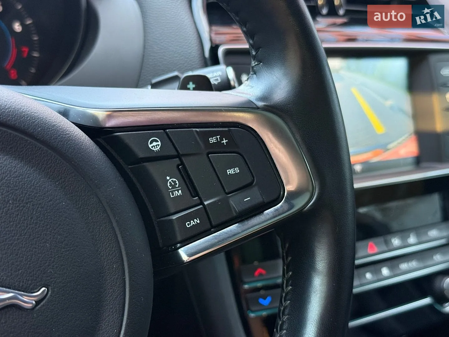 2018 Jaguar F-Pace - мініатюра 23