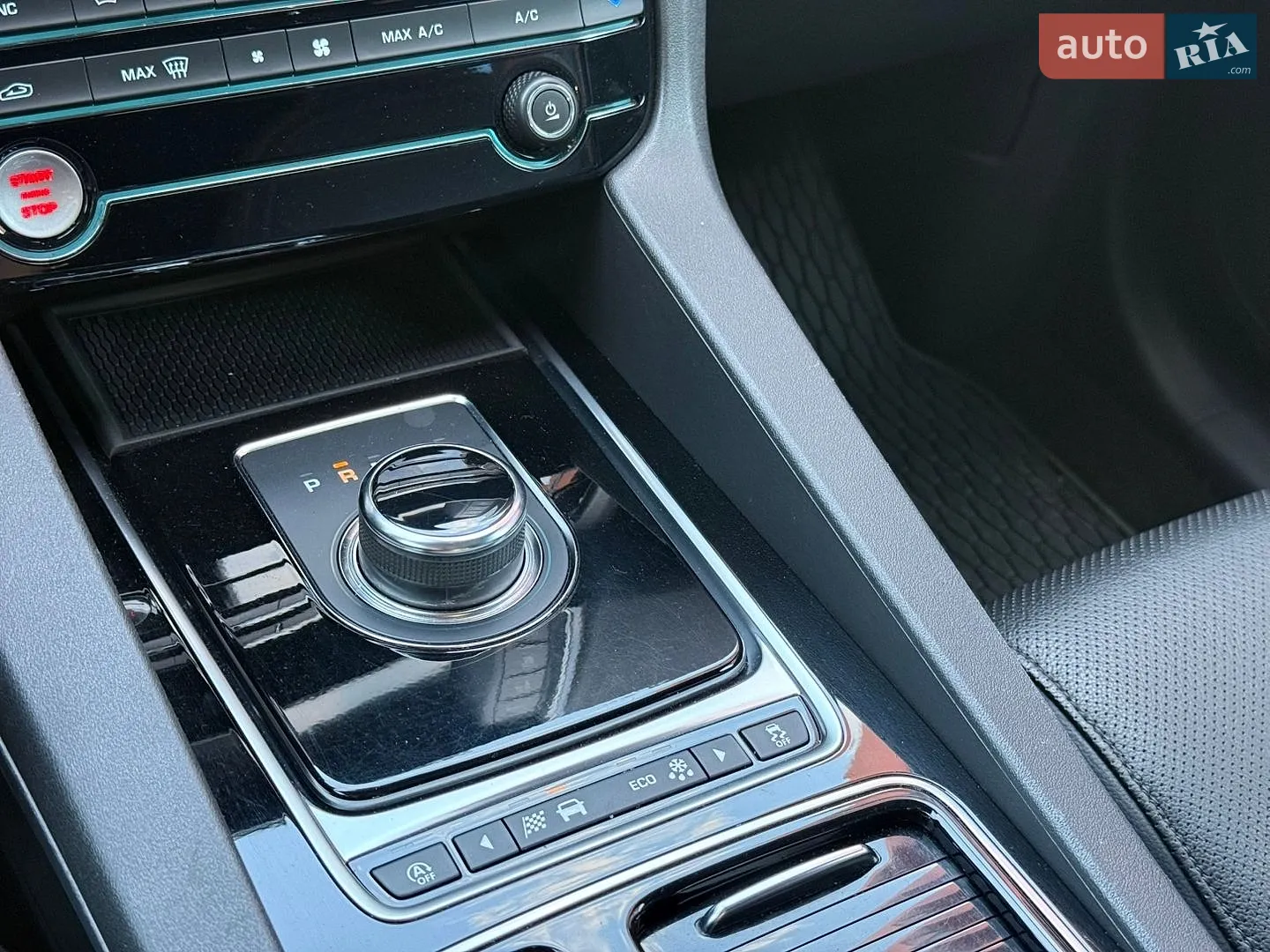 2018 Jaguar F-Pace - мініатюра 25