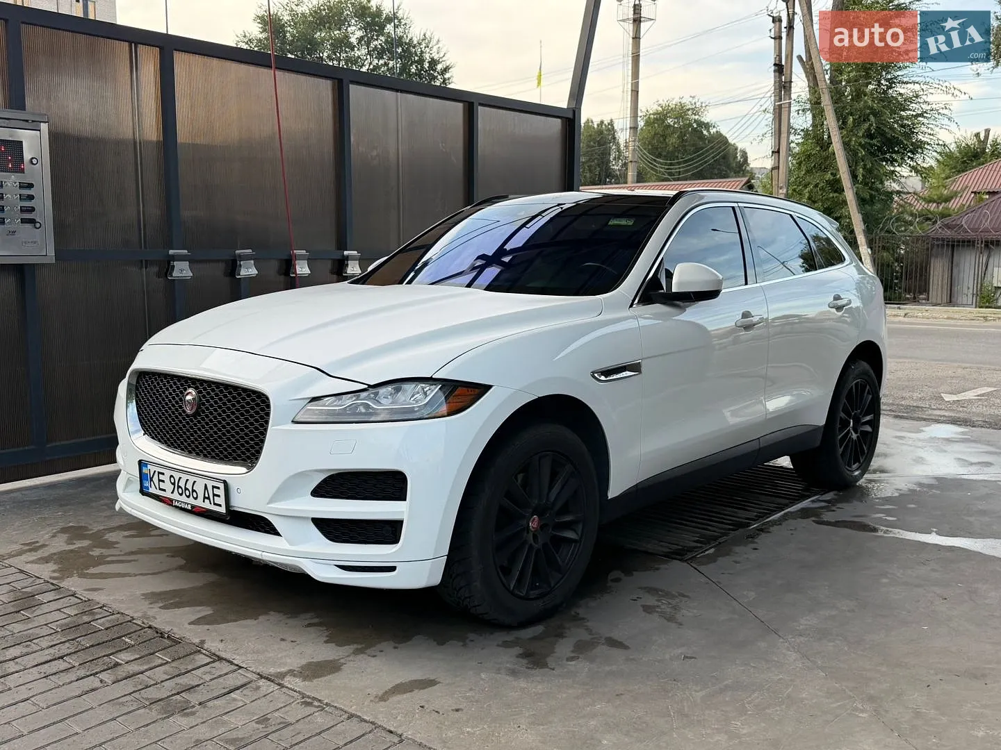 2016 Jaguar F-Pace - фото 1