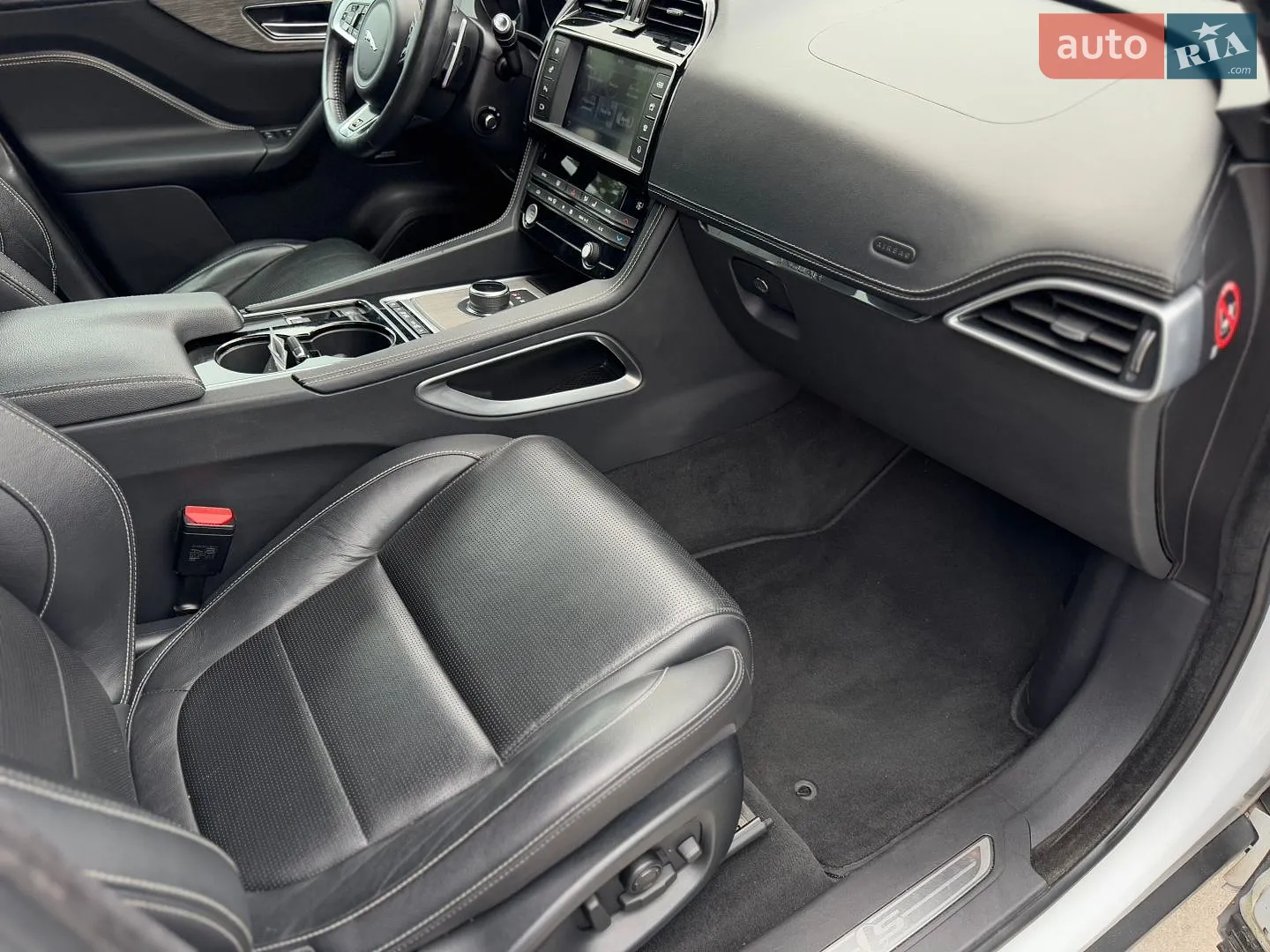 2016 Jaguar F-Pace - мініатюра 32